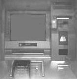 Banque : dépôt d’argent dans les guichets automatiques.